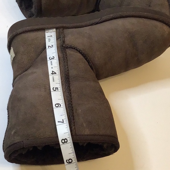 UGG CLASSIC BROWN SHORT WINTER BOOTS W8 - Picture 11 of 12